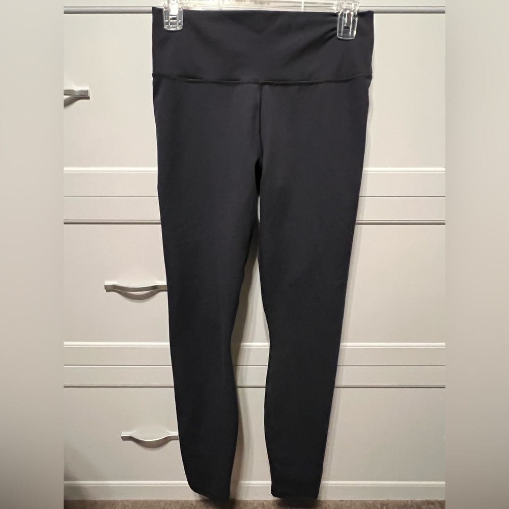 Fabletics crop leggings
Size: XS
Dark Grey
78